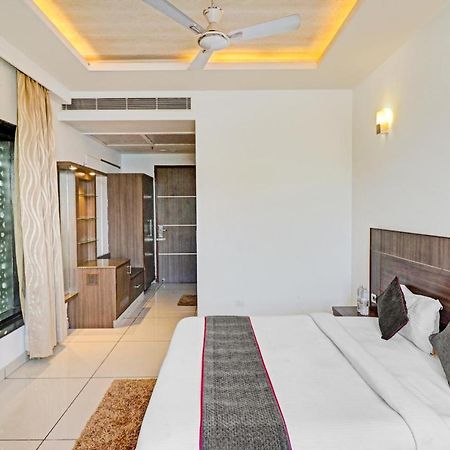 Oyo Townhouse 484 Sanskriti Hotel Delhi  Exterior photo