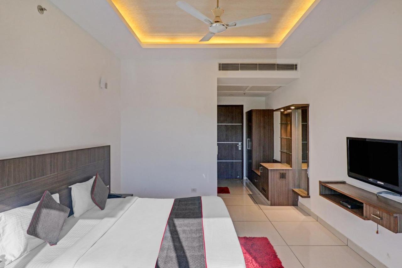 Oyo Townhouse 484 Sanskriti Hotel Delhi  Exterior photo