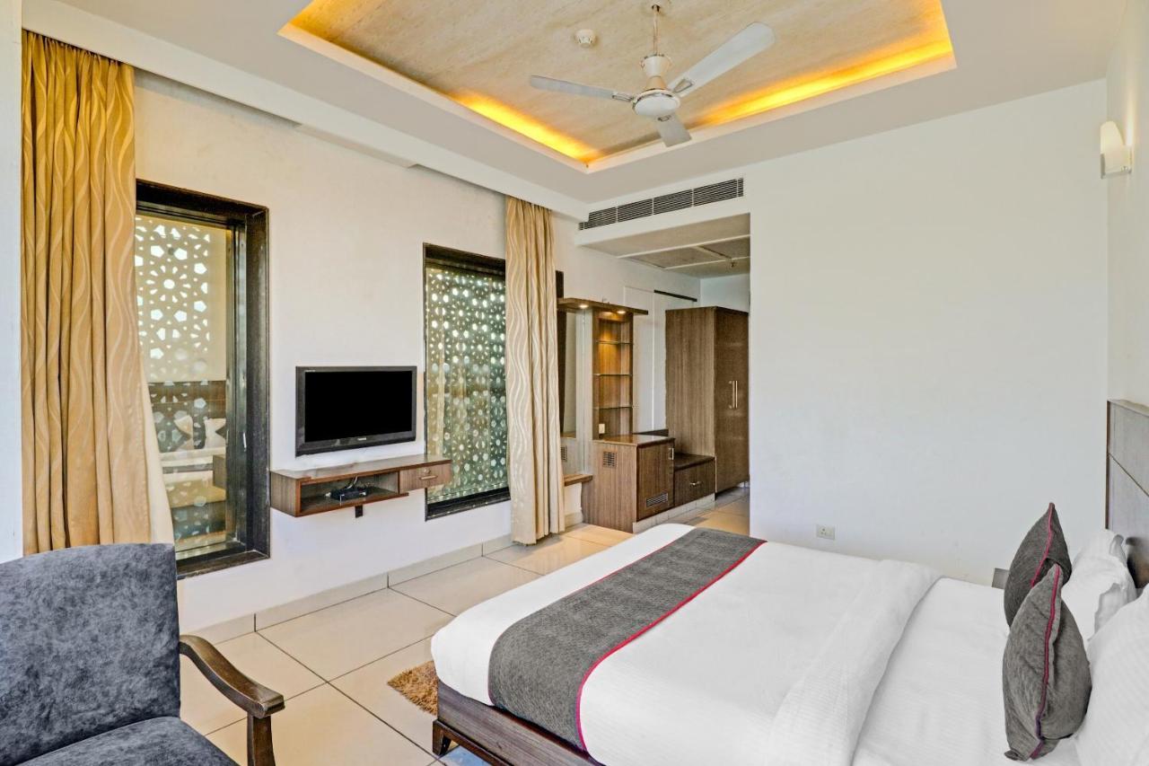 Oyo Townhouse 484 Sanskriti Hotel Delhi  Exterior photo