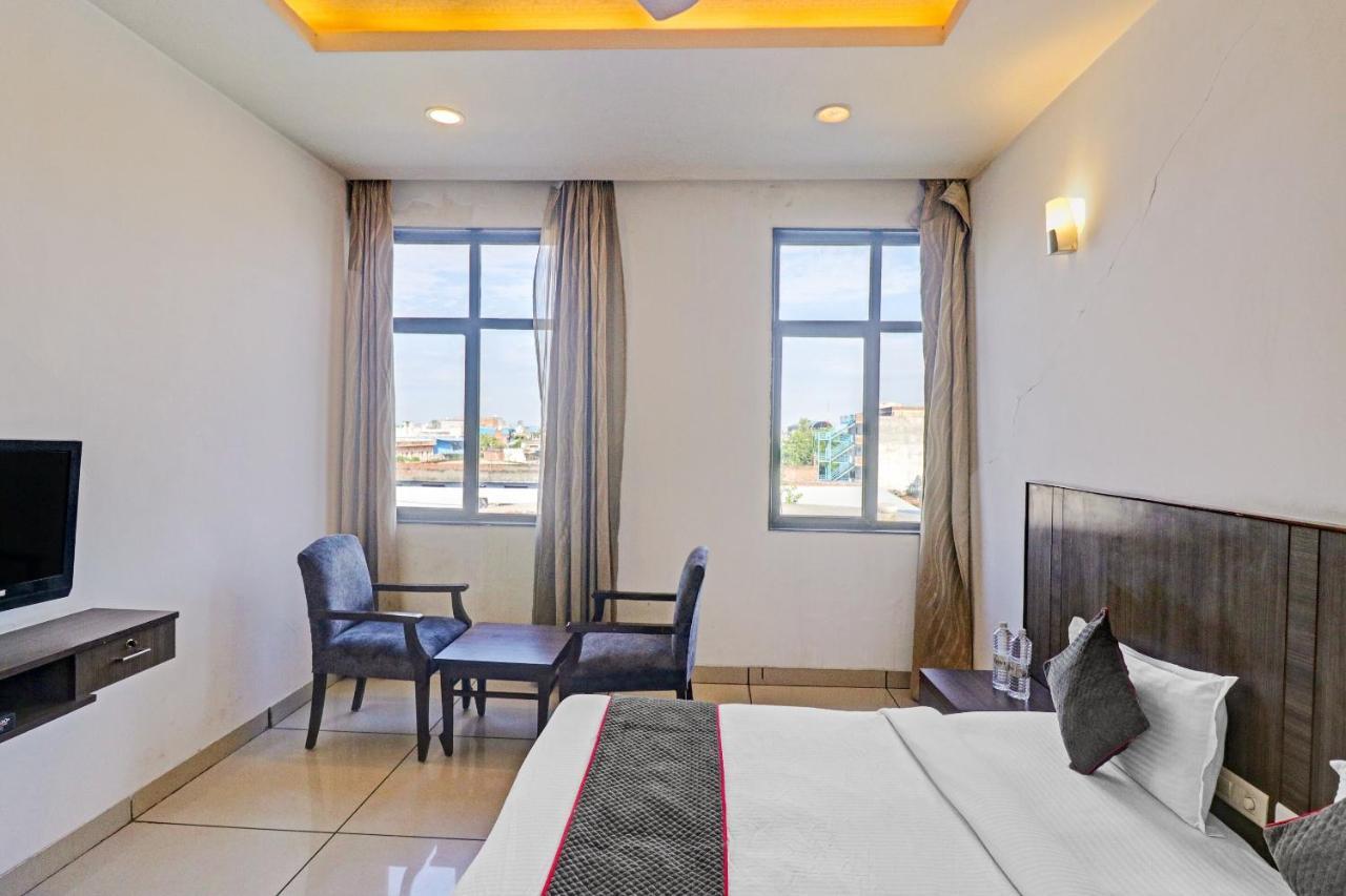 Oyo Townhouse 484 Sanskriti Hotel Delhi  Exterior photo